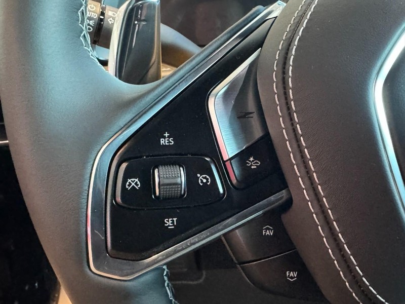 Chevrolet Corvette Vehicle Image 10