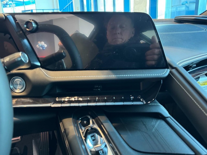 Chevrolet Corvette Vehicle Image 12