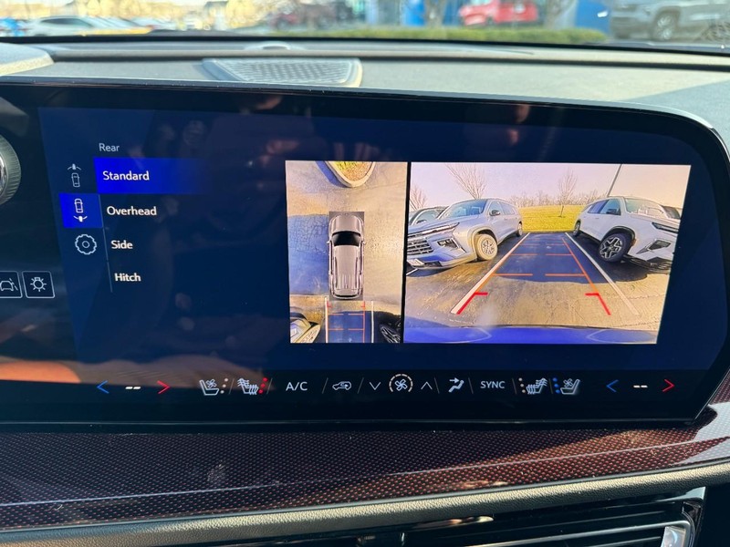 Chevrolet Traverse Vehicle Image 18