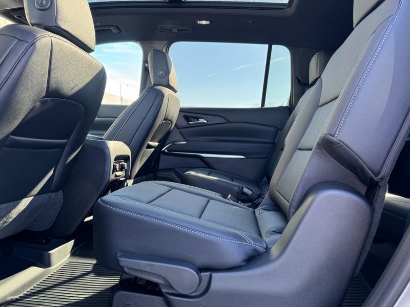 Chevrolet Traverse Vehicle Image 07