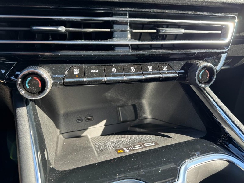 Chevrolet Traverse Vehicle Image 15