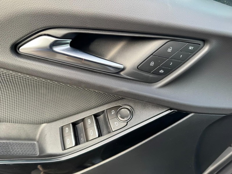 Chevrolet Equinox Vehicle Image 11