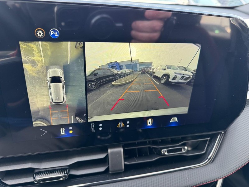 Chevrolet Equinox Vehicle Image 17