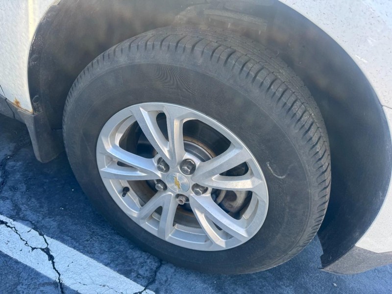 Chevrolet Equinox Vehicle Image 05