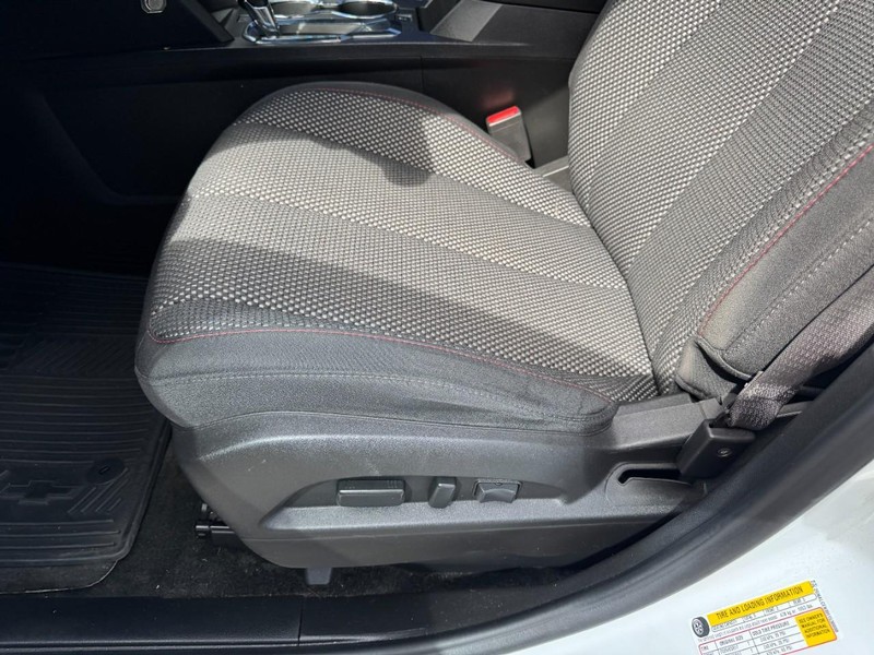 Chevrolet Equinox Vehicle Image 15