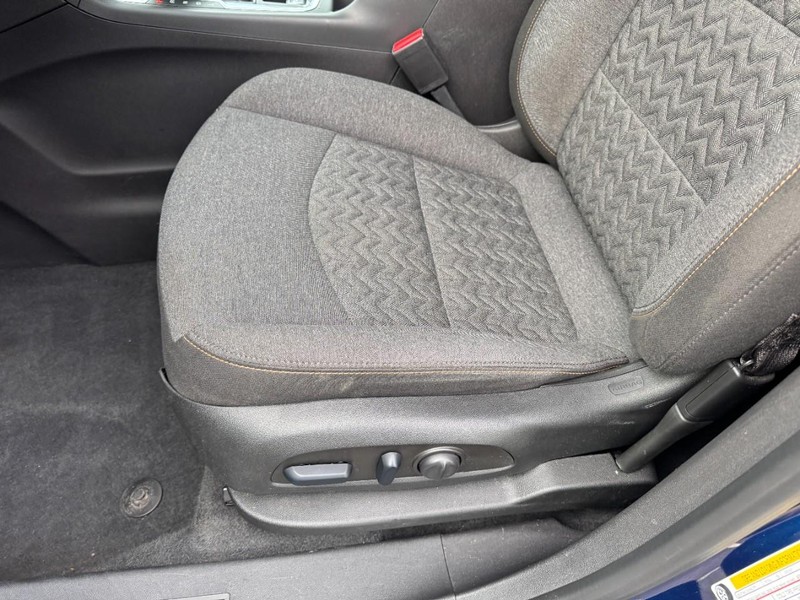 Chevrolet Equinox Vehicle Full-screen Gallery Image 14