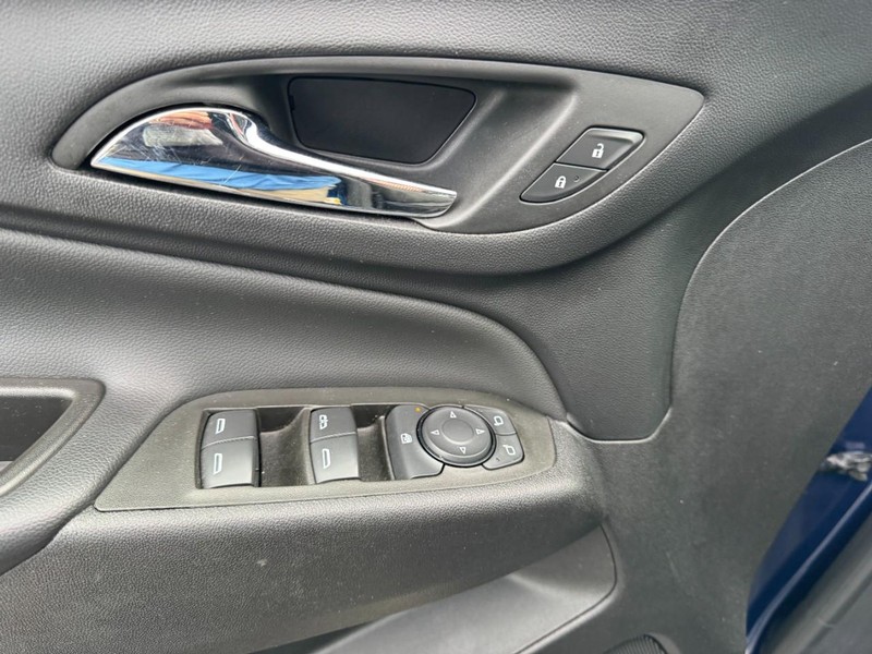 Chevrolet Equinox Vehicle Full-screen Gallery Image 15