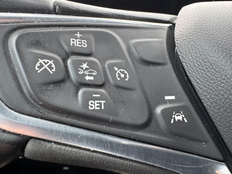 Chevrolet Equinox Vehicle Full-screen Gallery Image 16