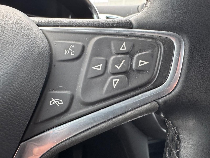 Chevrolet Equinox Vehicle Full-screen Gallery Image 17