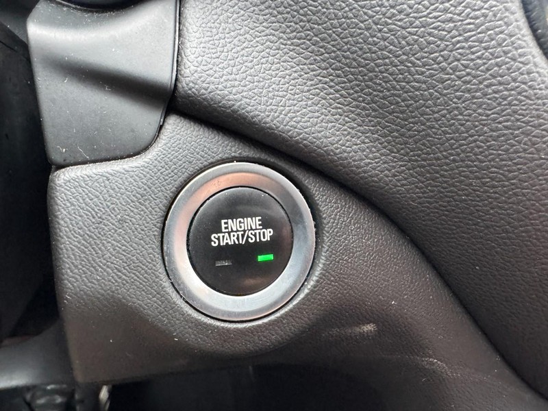 Chevrolet Equinox Vehicle Full-screen Gallery Image 21