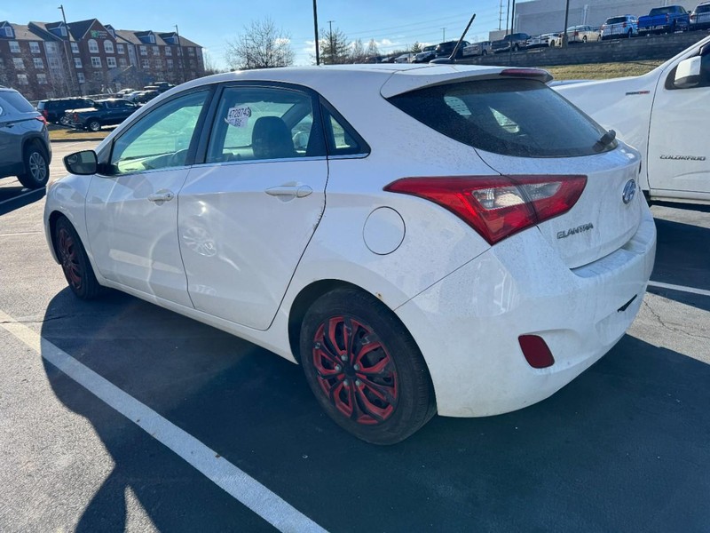 Hyundai Elantra GT Vehicle Image 03