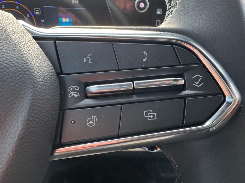 Chevrolet Equinox Vehicle Image 12