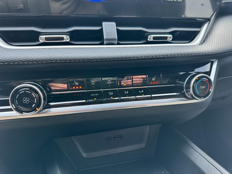 Chevrolet Equinox Vehicle Image 13