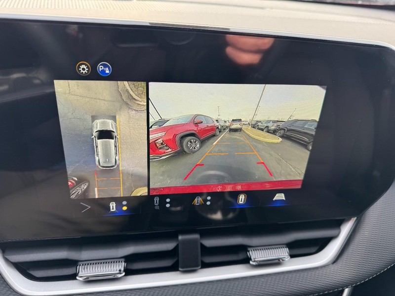 Chevrolet Equinox Vehicle Image 16