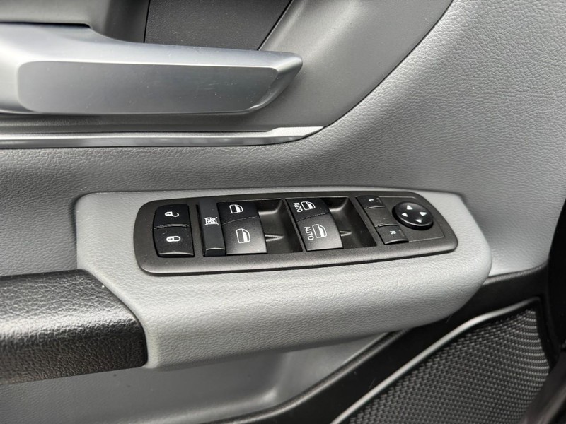 Ram 1500 Vehicle Image 15