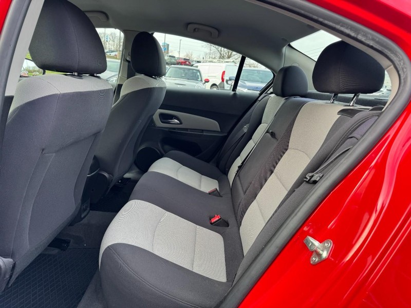 Chevrolet Cruze Vehicle Full-screen Gallery Image 10