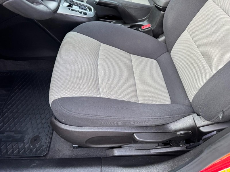 Chevrolet Cruze Vehicle Full-screen Gallery Image 14