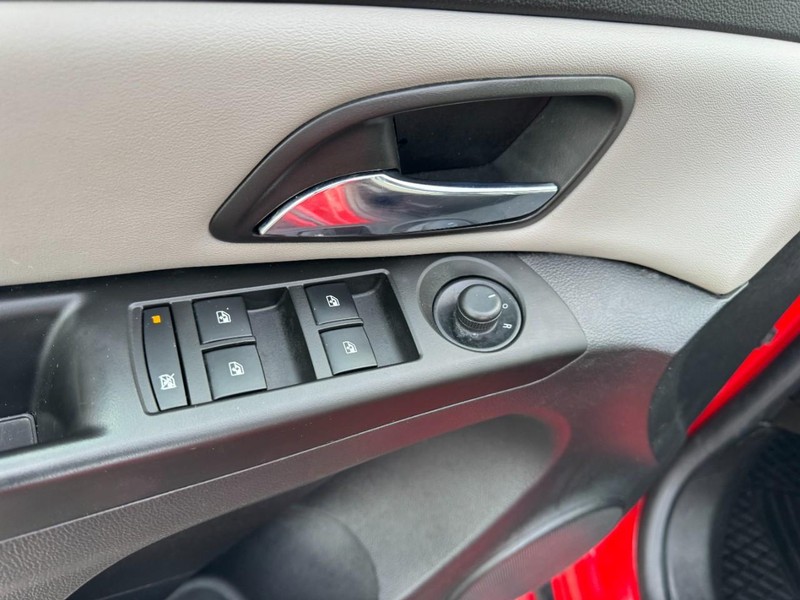 Chevrolet Cruze Vehicle Full-screen Gallery Image 15