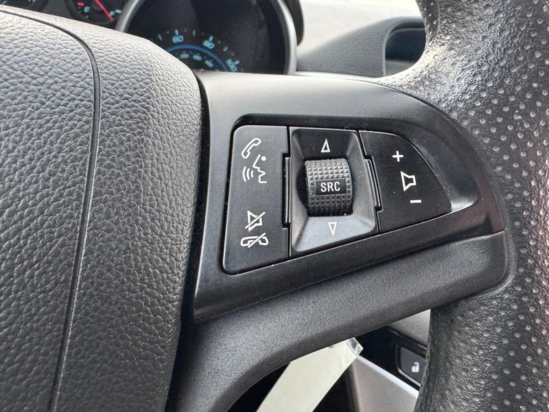 Chevrolet Cruze Vehicle Full-screen Gallery Image 16