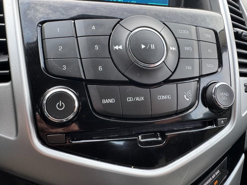 Chevrolet Cruze Vehicle Full-screen Gallery Image 18