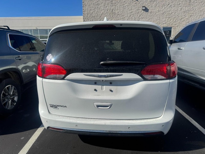 Chrysler Pacifica Vehicle Image 03