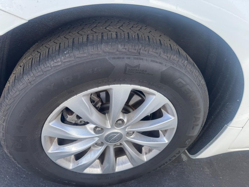 Chrysler Pacifica Vehicle Image 05