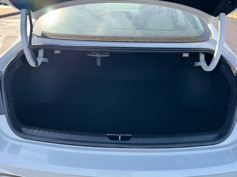 Hyundai Sonata Vehicle Image 06