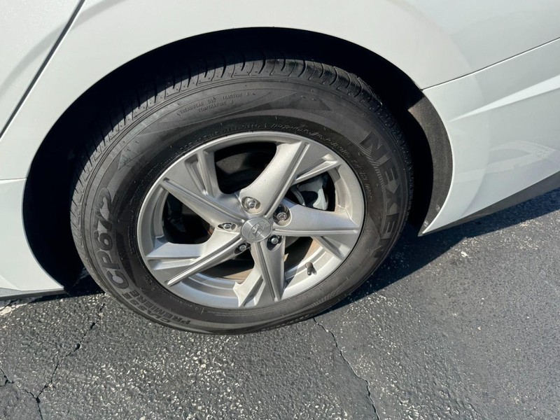 Hyundai Sonata Vehicle Image 07