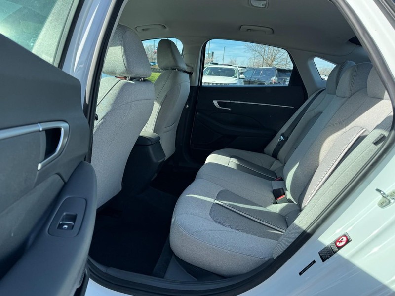 Hyundai Sonata Vehicle Image 10
