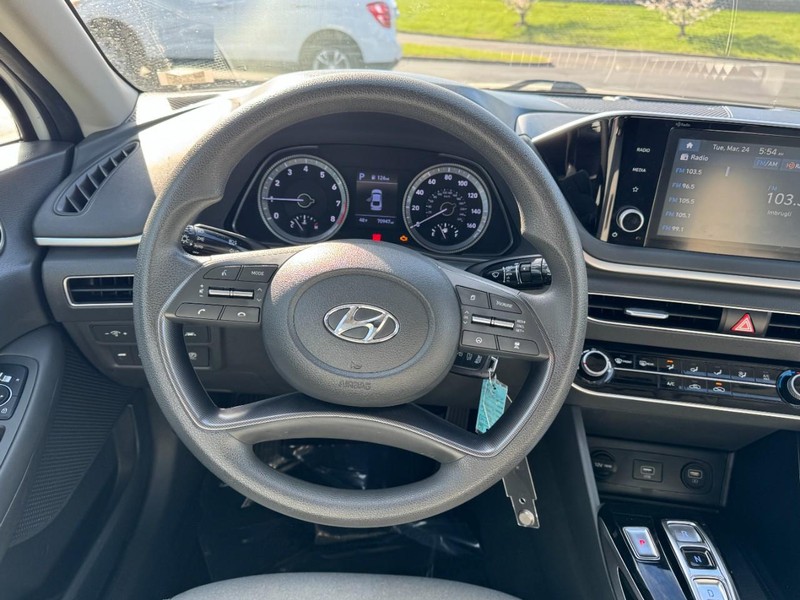 Hyundai Sonata Vehicle Image 12