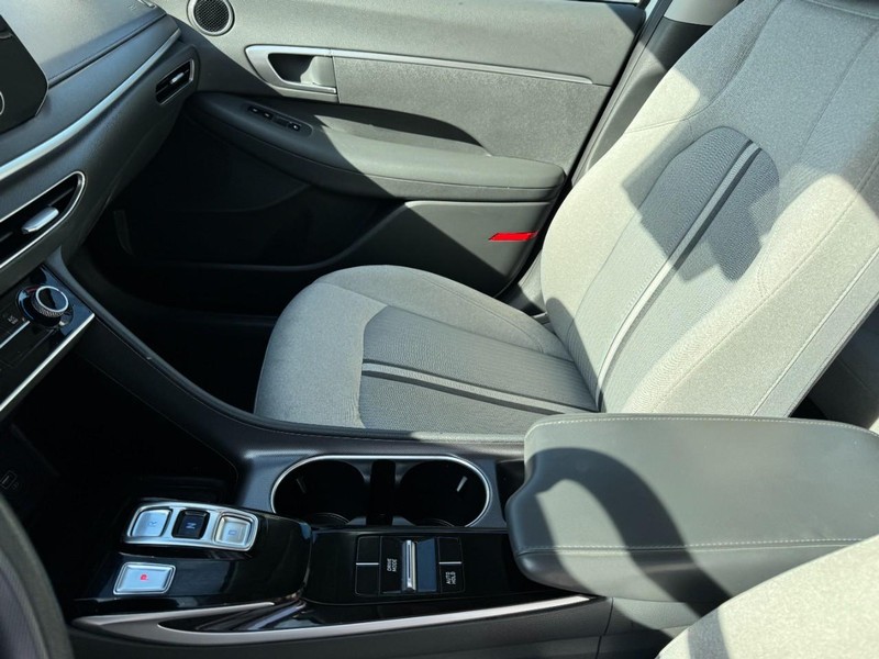 Hyundai Sonata Vehicle Image 13