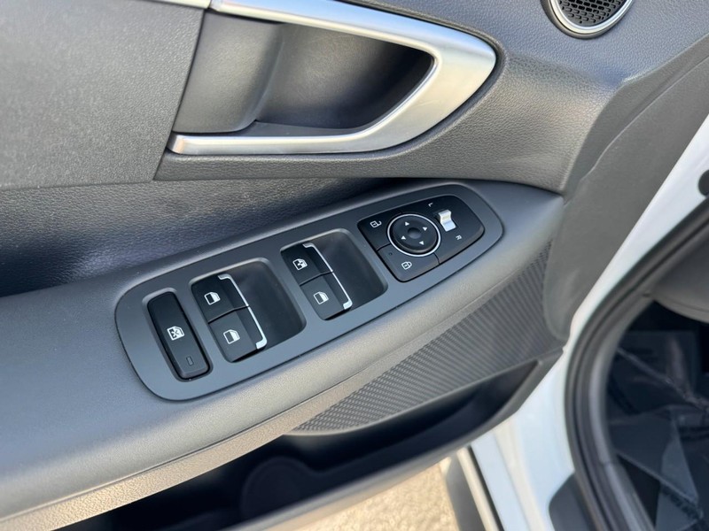 Hyundai Sonata Vehicle Image 15