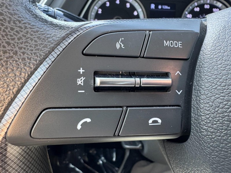 Hyundai Sonata Vehicle Image 16