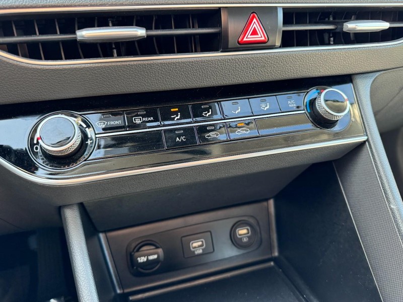 Hyundai Sonata Vehicle Image 18