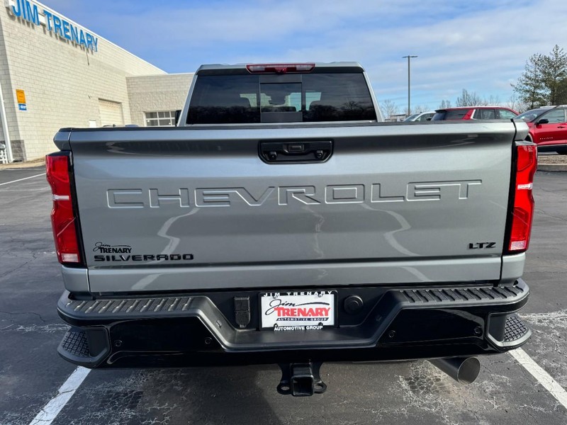 Chevrolet Silverado 2500HD Vehicle Image 04