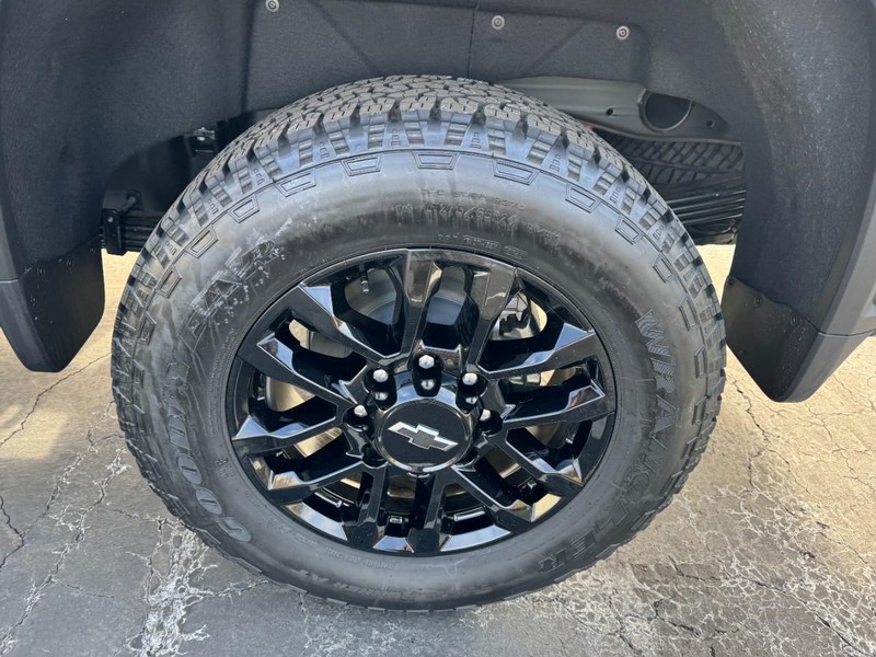 Chevrolet Silverado 2500HD Vehicle Image 06