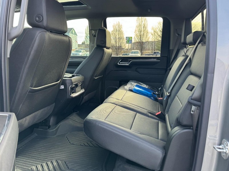 Chevrolet Silverado 2500HD Vehicle Image 08