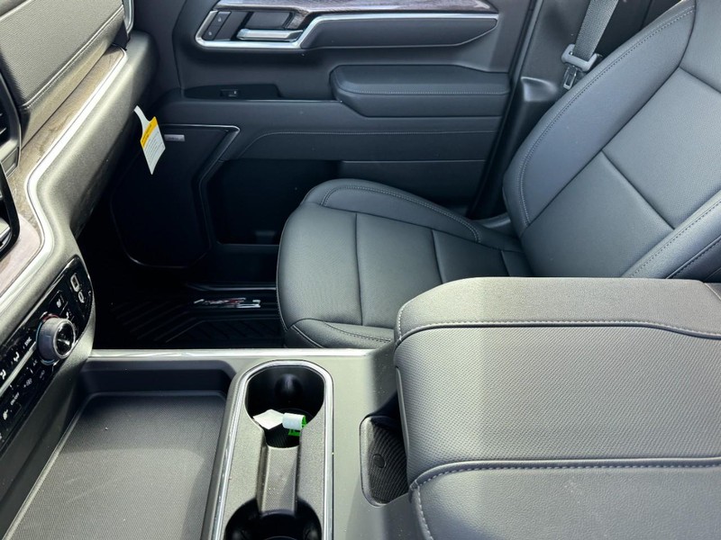 Chevrolet Silverado 2500HD Vehicle Image 10