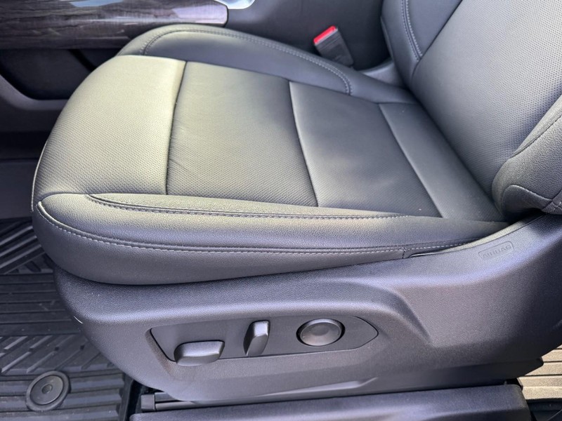 Chevrolet Silverado 2500HD Vehicle Image 11