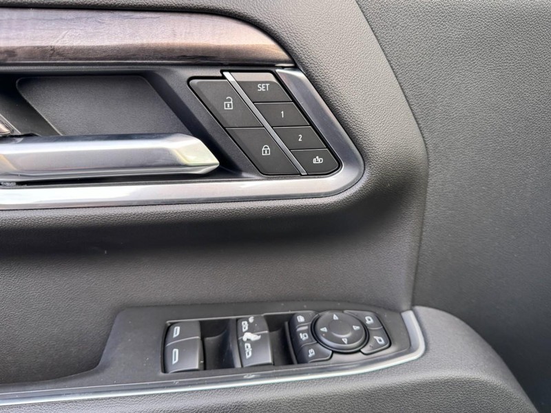 Chevrolet Silverado 2500HD Vehicle Image 12