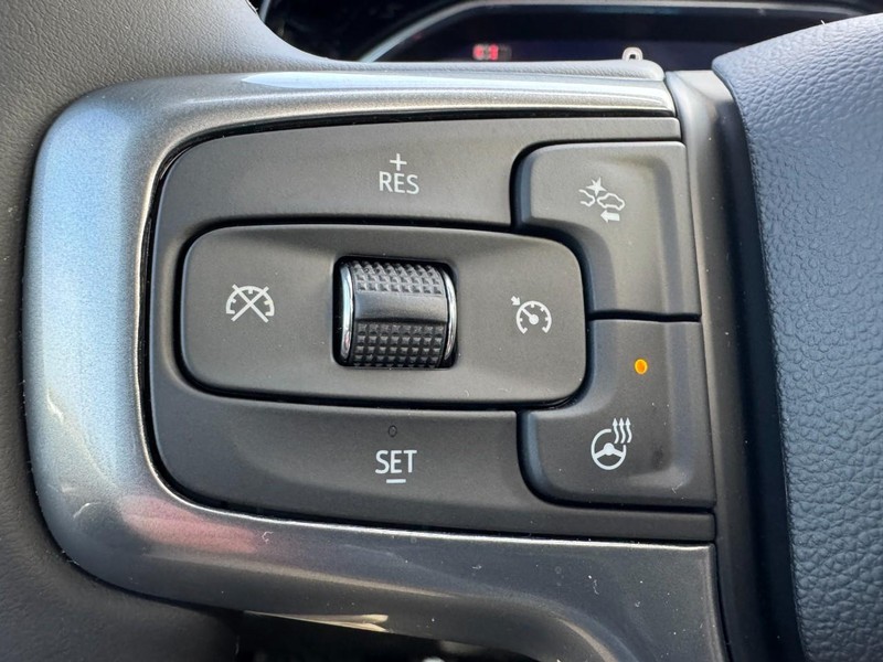 Chevrolet Silverado 2500HD Vehicle Image 14