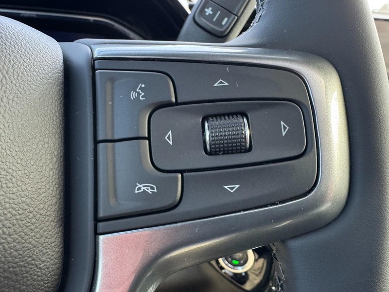 Chevrolet Silverado 2500HD Vehicle Image 15