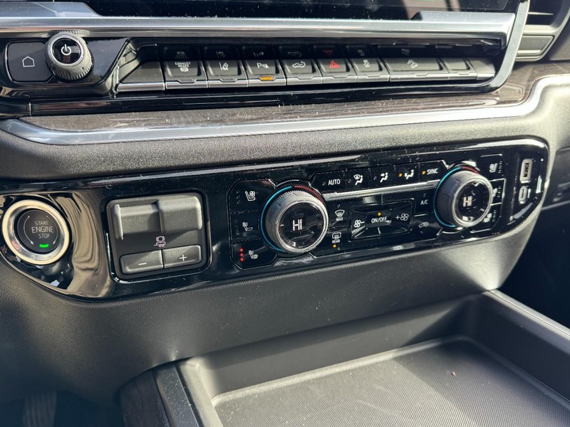 Chevrolet Silverado 2500HD Vehicle Image 16