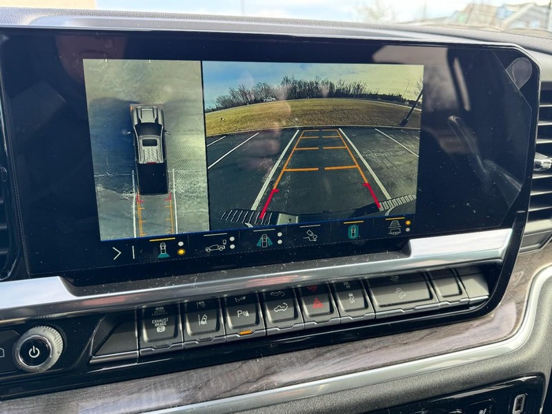 Chevrolet Silverado 2500HD Vehicle Image 19