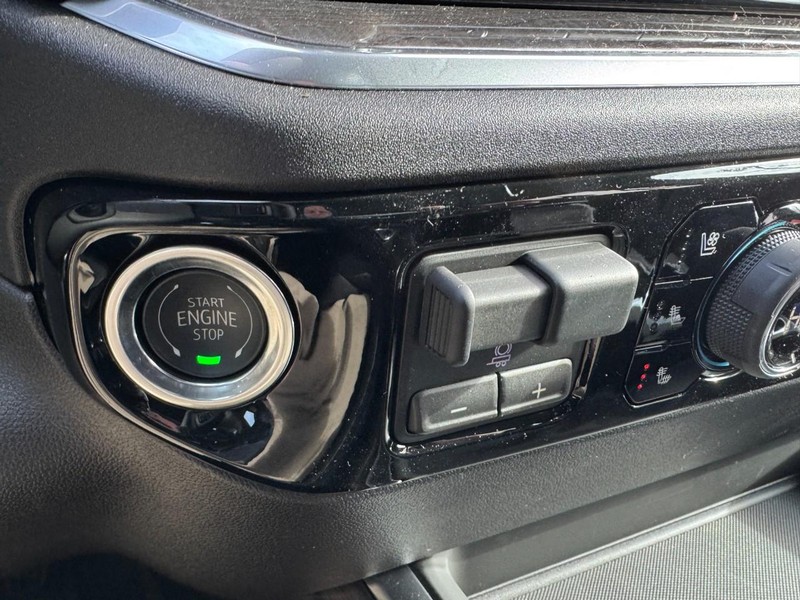 Chevrolet Silverado 2500HD Vehicle Image 20