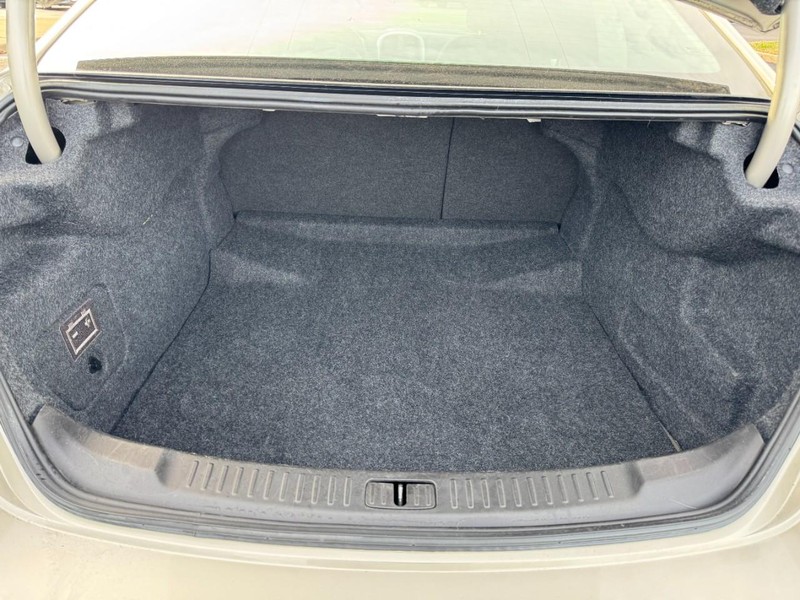 Chevrolet Malibu Vehicle Full-screen Gallery Image 06