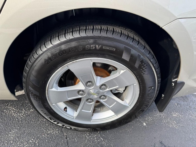 Chevrolet Malibu Vehicle Full-screen Gallery Image 07