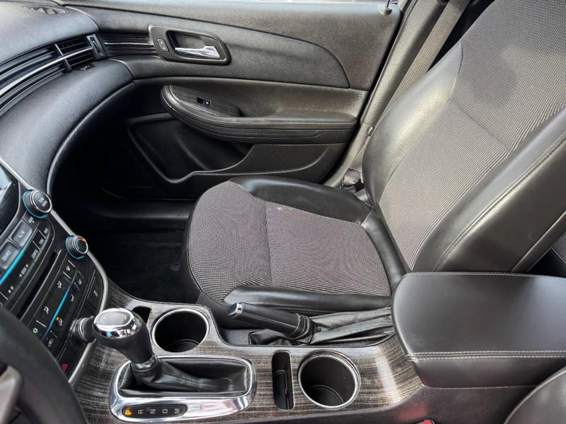 Chevrolet Malibu Vehicle Full-screen Gallery Image 13