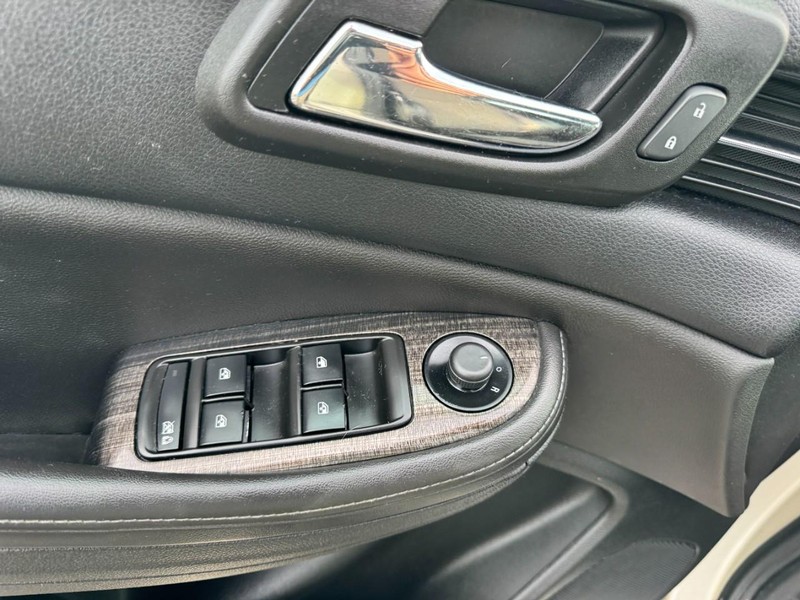 Chevrolet Malibu Vehicle Full-screen Gallery Image 15