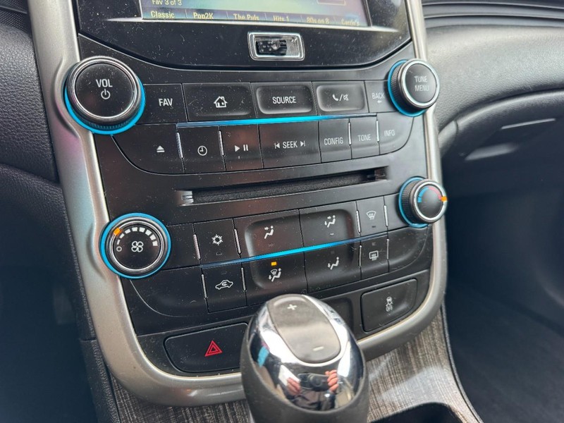 Chevrolet Malibu Vehicle Full-screen Gallery Image 16